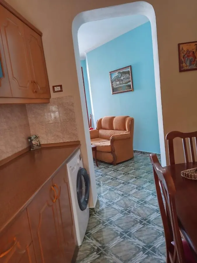 Πανσιόν Twins Villa Mangalem Μπεράτ
