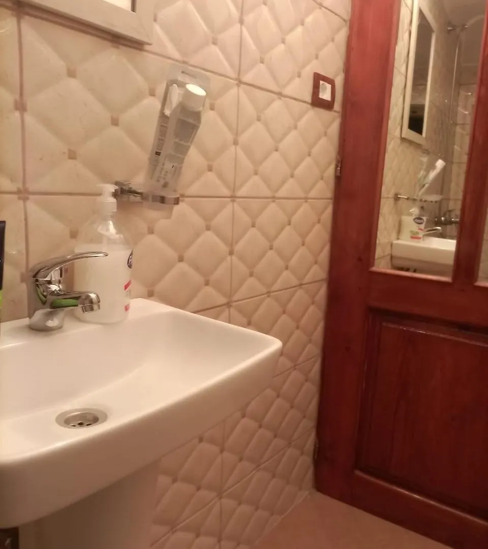 Twins Villa Mangalem Μπεράτ