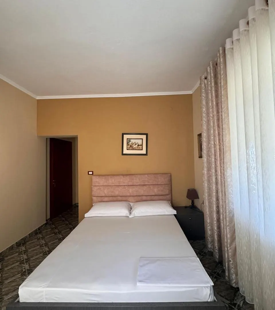 Twins Villa Mangalem Μπεράτ