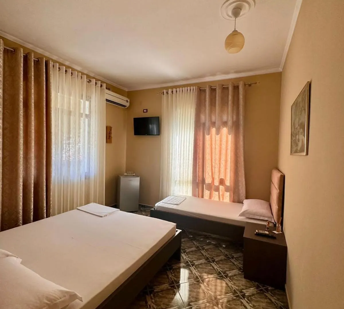 בית הארחה בראט Twins Villa Mangalem